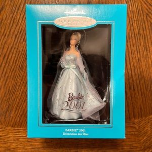 Hallmark keepsake ornament - Barbie 2001